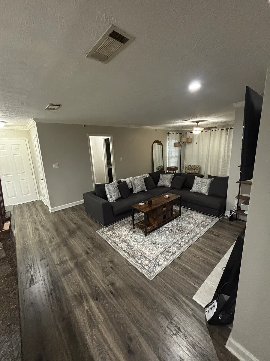 Building Photo - 607 Mill Pond Dr SE