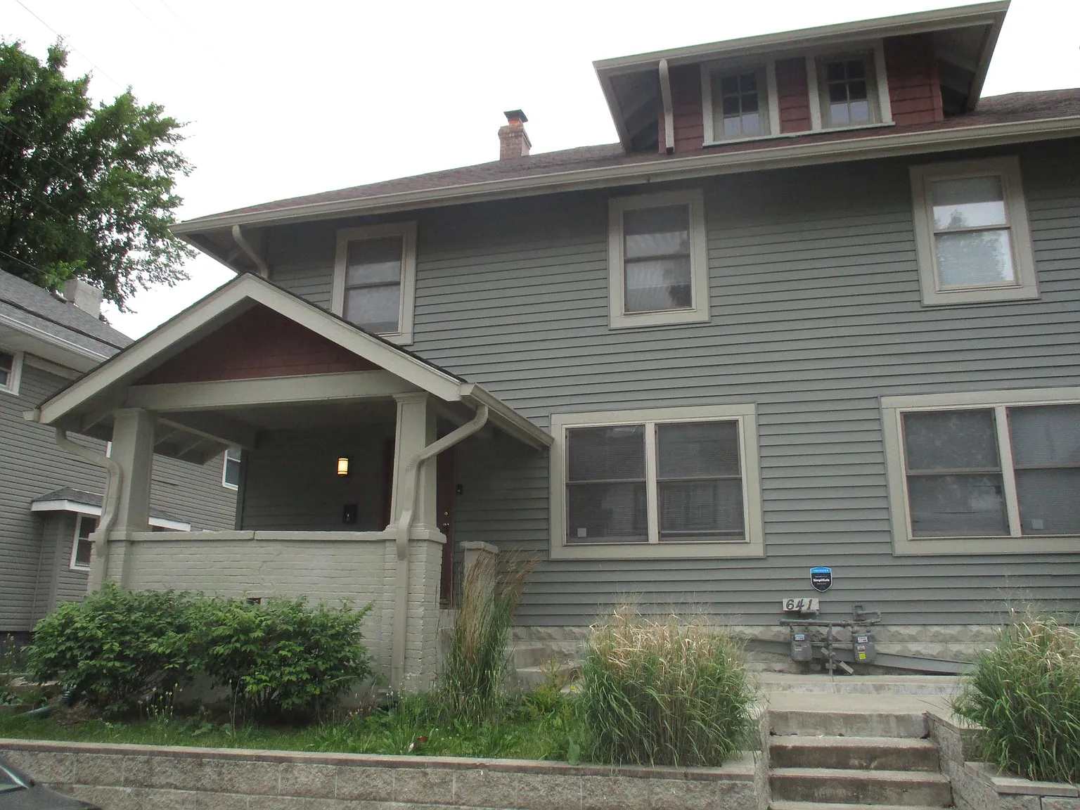 3 bed, 1.5 bath, 1300 sqft, $1,200 — Photo 1