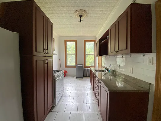 Rented by Parlor Real Estate Corp | media 29