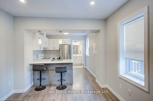 519 Dundas St #3 Photo 1 519 Dundas St #3 Photo 1