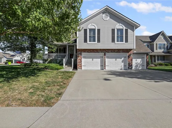 3021 S Argonne Ct, Blue Springs, MO 64015