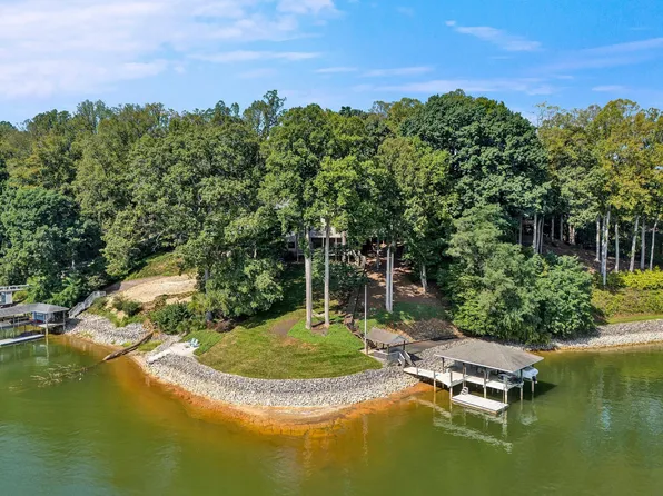 320 Hales Point Dr, Moneta, VA 24121