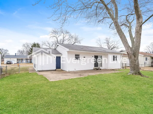 7423 Foxfield Dr, Hazelwood, MO 63042