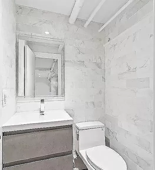 338 E 13th St #B — Photo 5