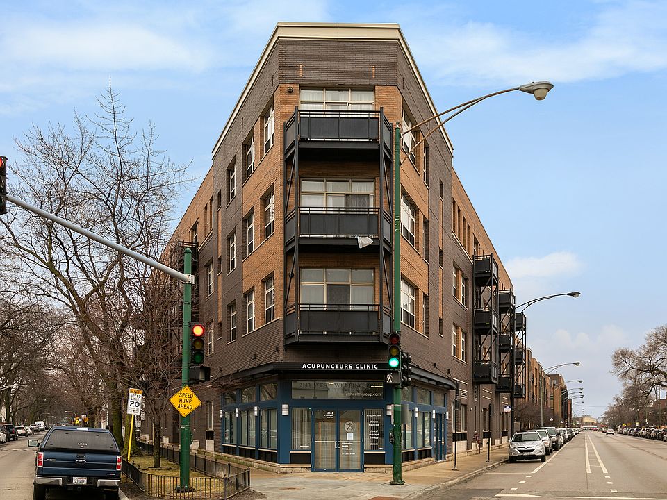 1st image of 2143 W Wellington Ave Unit 202