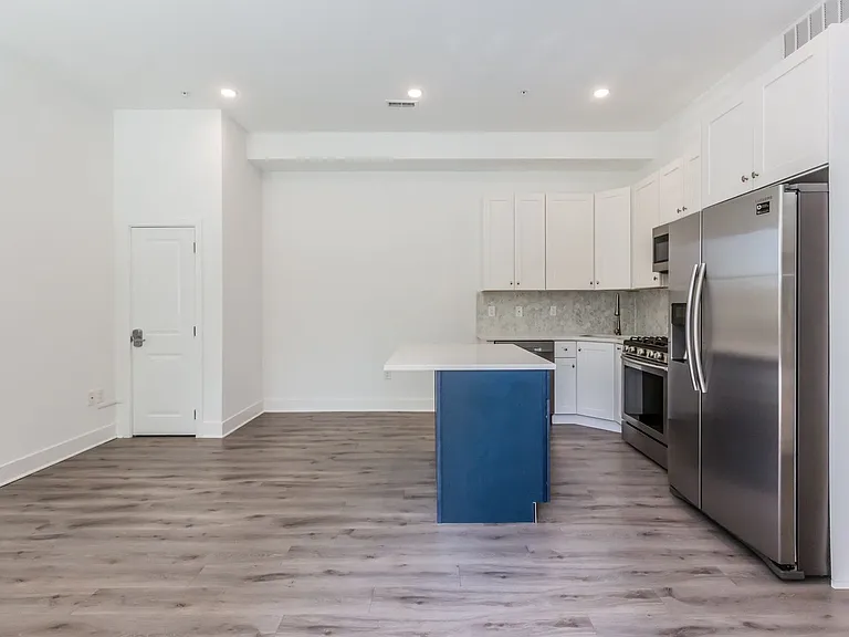 225 N Whitford Rd — Photo 3