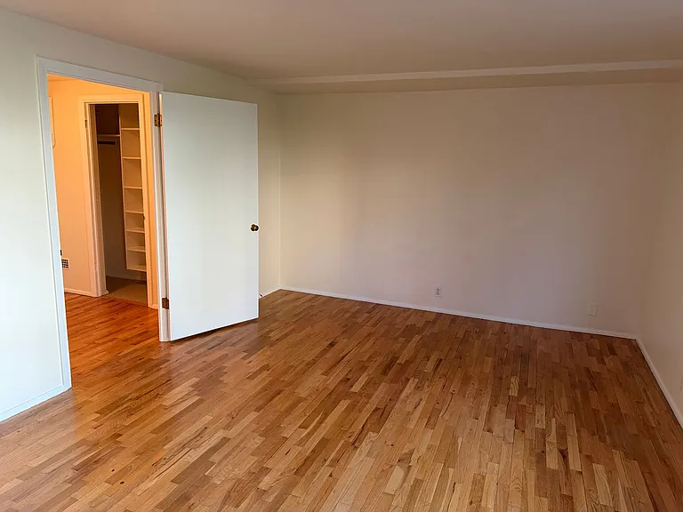 Park Manor — Photo 16