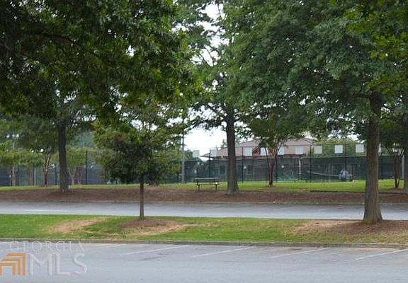 2nd image of 605 Westchester Cir