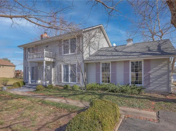 19006 Walmer St, Stilwell, KS 66085