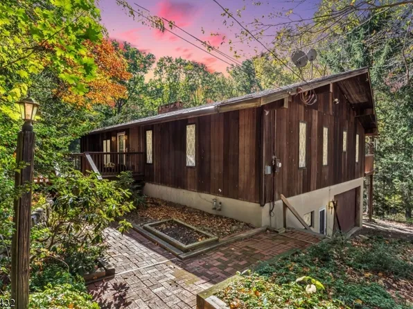 8 Skytop Road, Lebanon Twp., NJ 07853