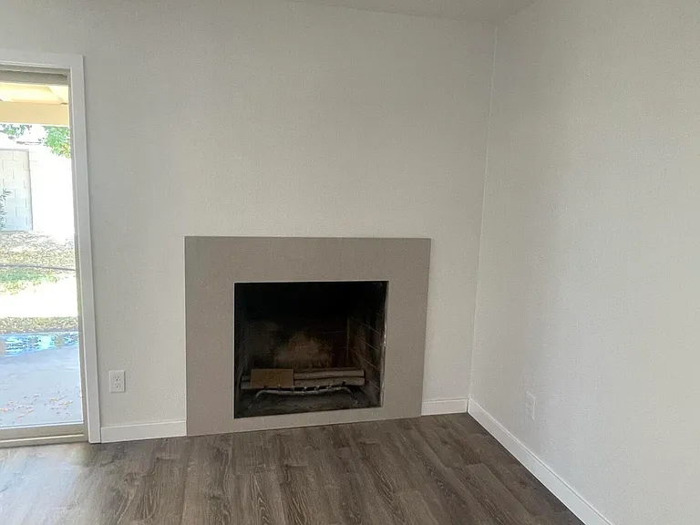 2920 E Michelle Dr — Photo 6