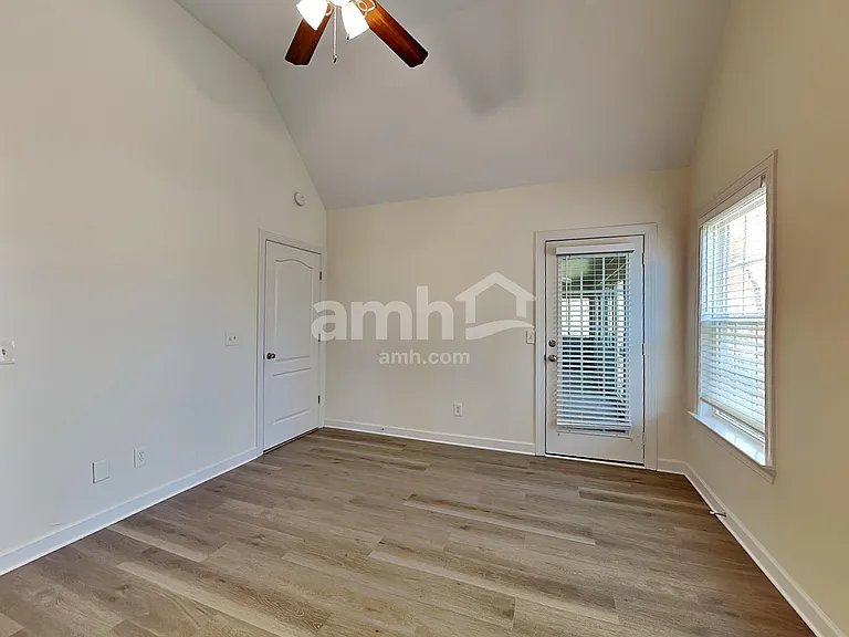 560 Summit Way — Photo 9