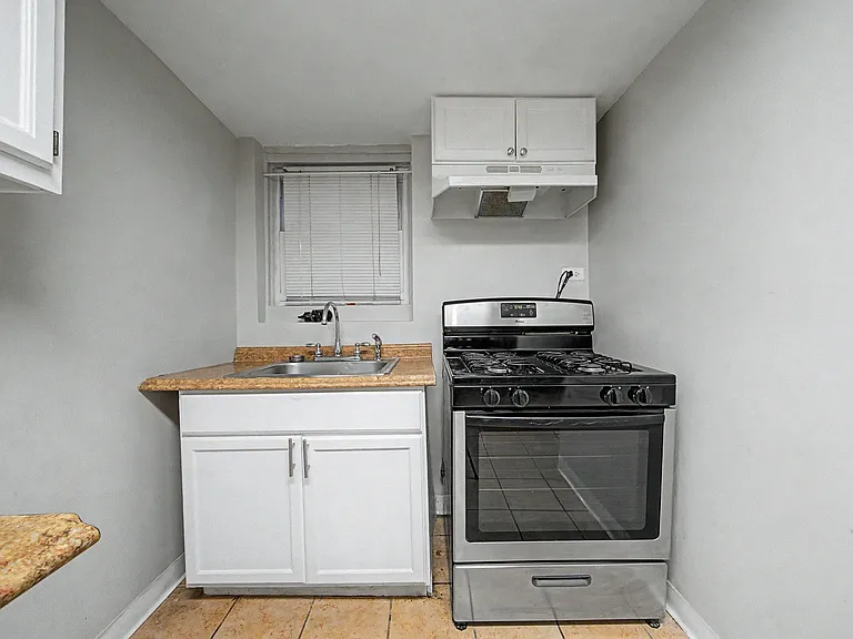 2206 N Kostner Ave #B — Photo 5