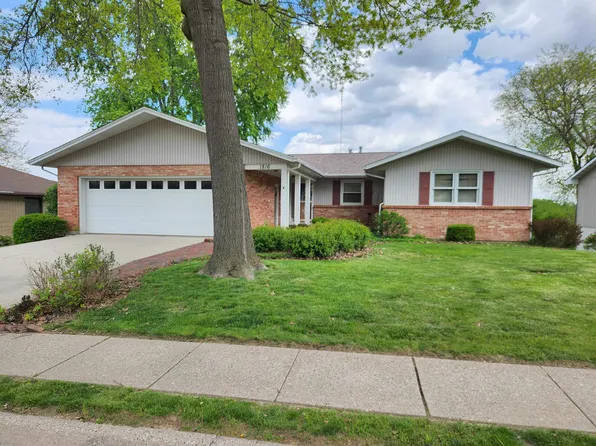 1816 Churchill Dr, Dubuque, IA 52001