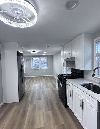 3rd image of 77 Rector St