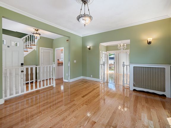 4th image of 91 Hamden Cir