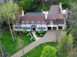 990 E Ringwood Rd N, Lake Forest, IL 60045