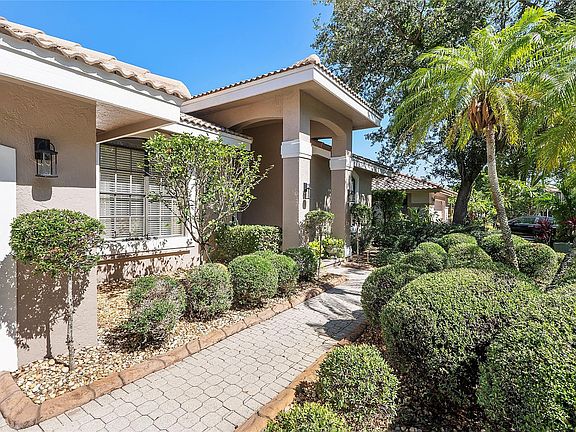 5th image of 2118 Pinehurst Way