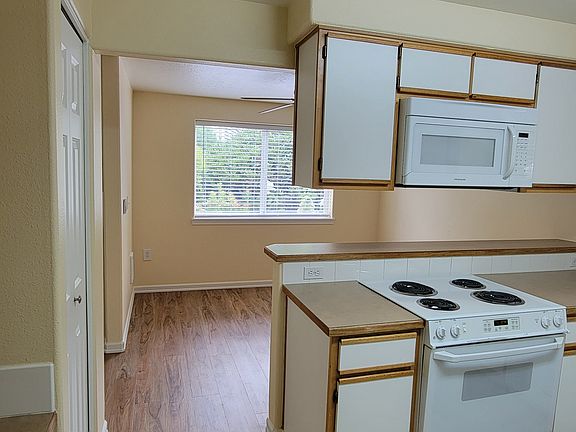Kitchen area, Stove, Microwave,eating view