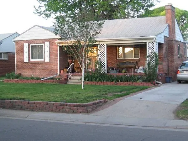 S Logan St