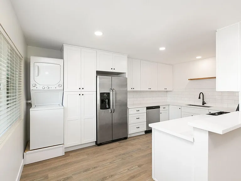 1759 Pentuckett Ave — Photo 5