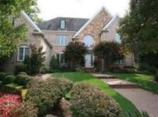 2 Ballantrae Ct, Saint Louis, MO