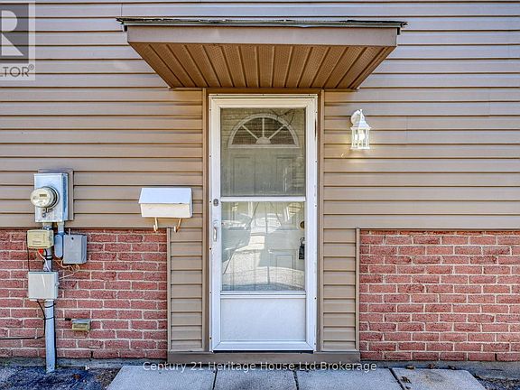 5th image of 1068 Cree Ave
