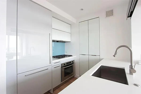 Rented by Verus Real Estate | media 45