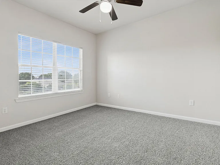 Silverado Apartments — Photo 28