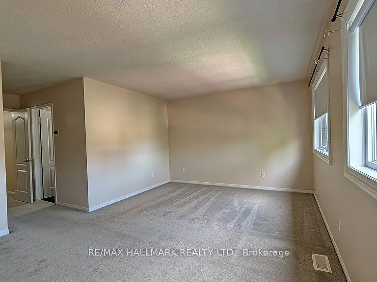 441 Heddle Cres N — Photo 15