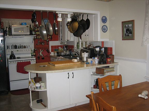 3rd image of 632 Roosevelt St