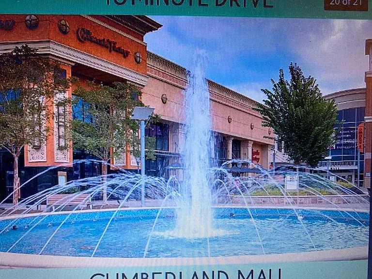 10 minutes to the Cumberland mall