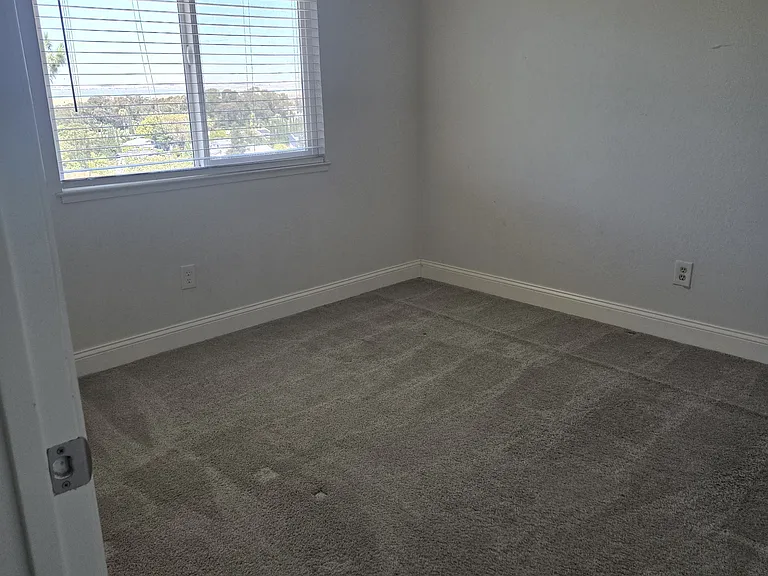 809 Azores Cir — Photo 6