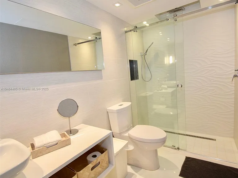 2301 Collins Ave #815/814 — Photo 16
