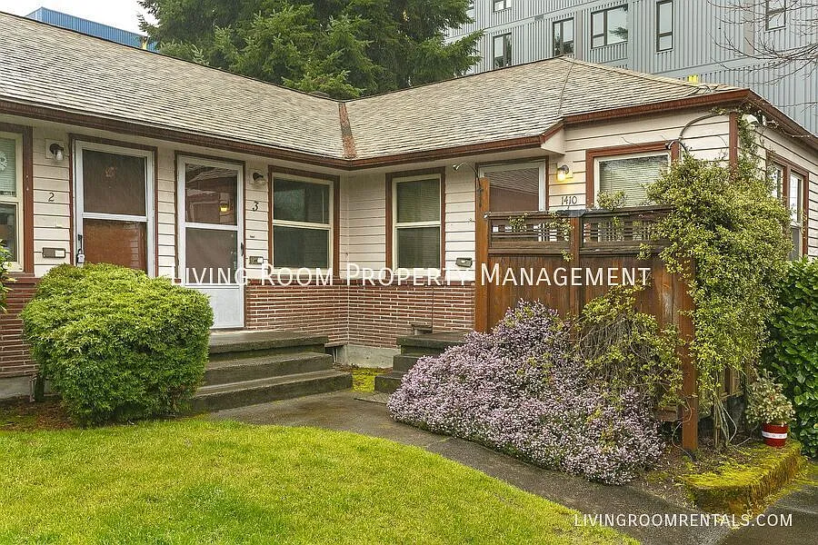 Building Photo - 1410 N Webster St #3