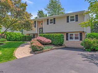 22 Messig Rd, Clinton, NJ 08809