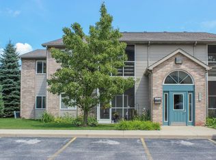 226 Legend Dr, Valparaiso, IN 46383