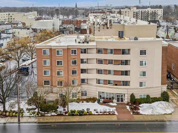 242 Maple Ave APT 601