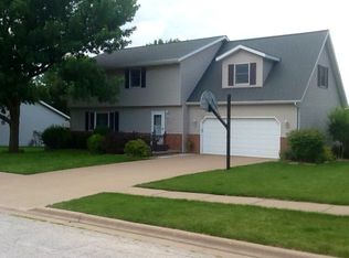 2109 Mitchell Dr, Eureka, IL 61530