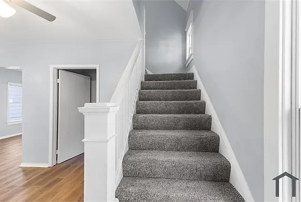 1418 Mott Ave — Photo 8