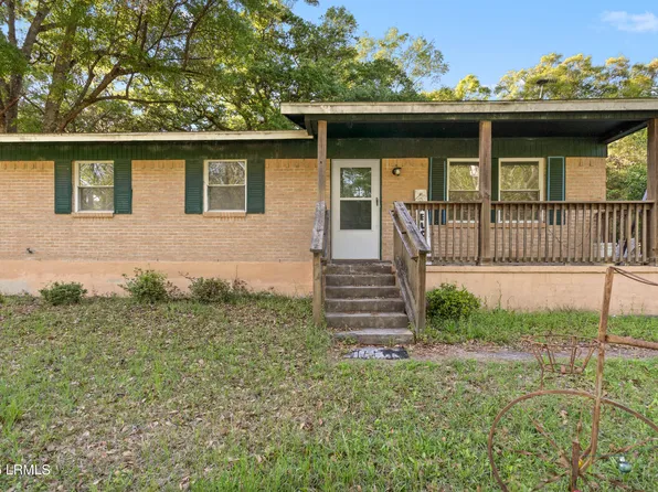 17 Country Manor Rd, Beaufort, SC 29906