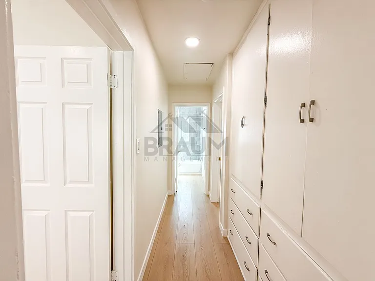 15550 Vanowen St — Photo 23