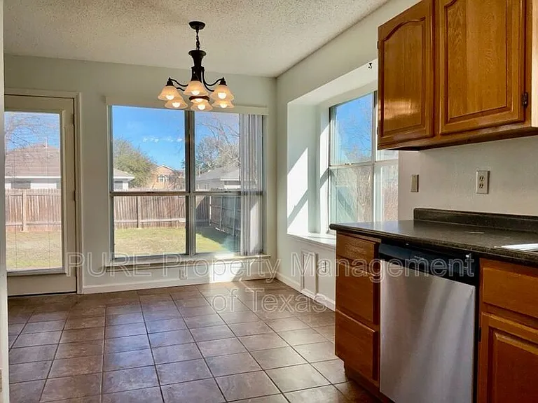 606 Eaglecreek Dr — Photo 9