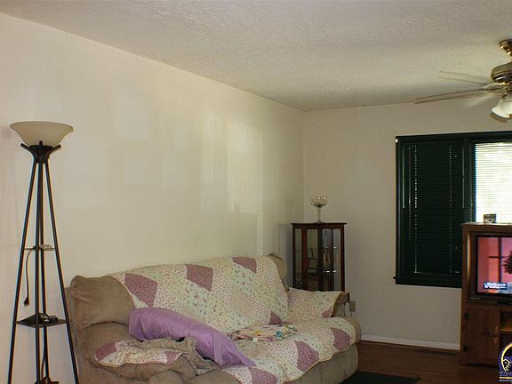 4th image of 910 Lincoln St