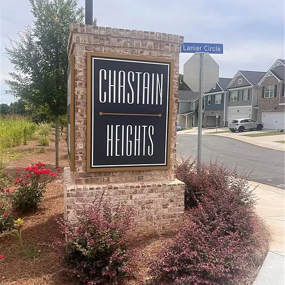 398 Lanier Cir — Photo 2