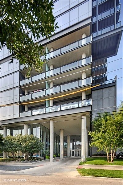 1st image of 860 W Blackhawk St #303
