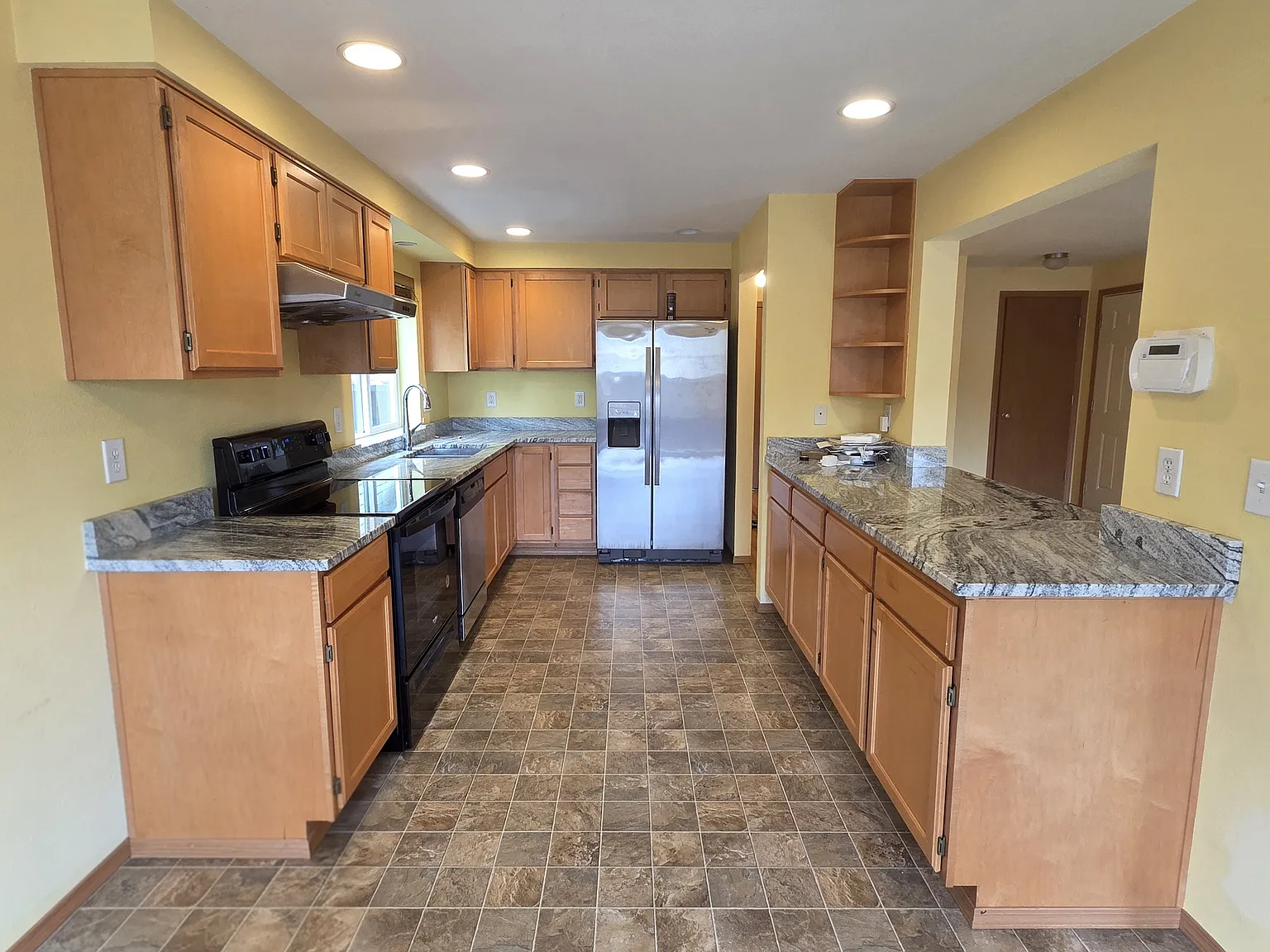 4 bed, 2.5 bath, 1914 sqft, $3,400 — Photo 3