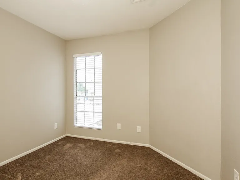 6529 N 74th Dr — Photo 11