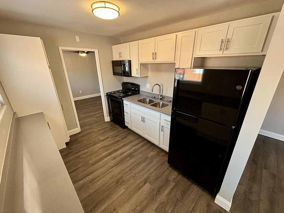 2nd image of 2204 Lawn Ave #8