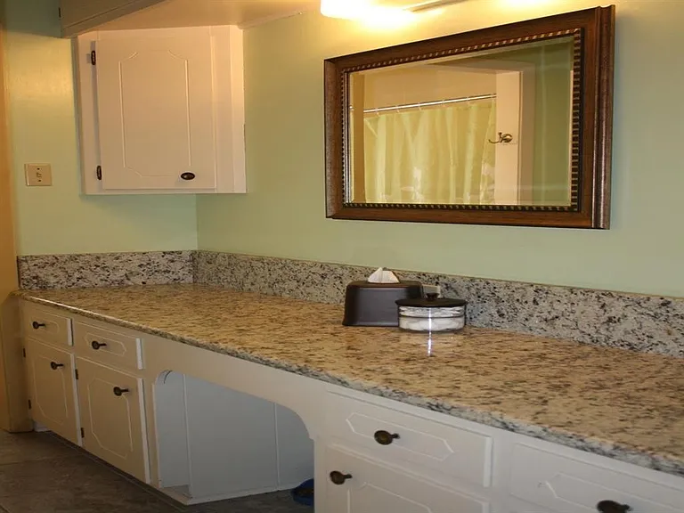 2403 Balsam St — Photo 10